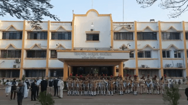 नाशिक: प्रजासत्ताक दिनानिमित्त विभागीय आयुक्त कार्यालयात पार पडला ध्वजारोहण कार्यक्रम