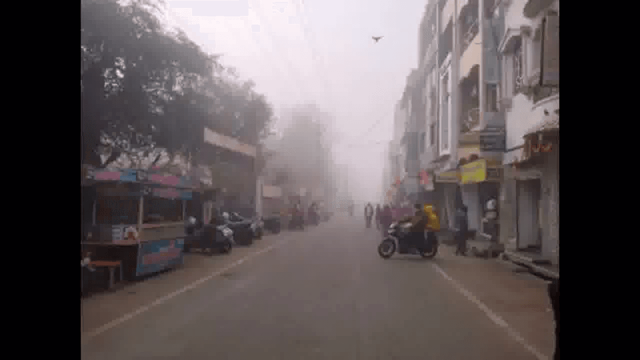 उज्जैन में ग्रेसिम फैक्ट्री से सल्फर डाय ऑक्साइड गैस का हुआ रिसाव, प्रशासन की लोगों से दूर रहने की अपील #गैस_रिसाव