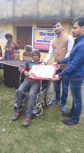 बिजनौर: एक NGO द्वारा दिव्यांगों में बांटे गए कंबल ,अचानक विकलांग व्यक्ति उठकर चलने लगा।।