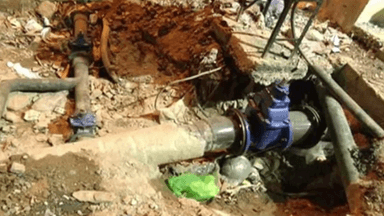 ಬೆಂಗಳೂರು ಉತ್ತರ: ಭಾರತಿನಗರದ ಕಾಮರಾಜ್ ರೋಡ್‍'ನಲ್ಲಿ ಕಾವೇರಿ ನೀರಿಗೆ ಕೊಳಚೆ ನೀರು ಮಿಕ್ಸ್ - ಸ್ಥಳೀಯರ ಆಕ್ರೋಶ