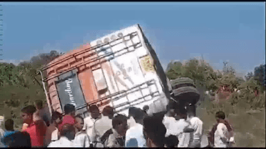 सिंगरौली में अनियंत्रित होकर पलटी यात्रियों से भरी बस, 35 लोग घायल; 4 की हालत गंभीर #बस_हादसा