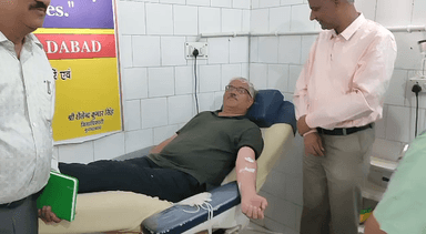 विश्व रक्तदाता दिवस पर जिलाधिकारी द्वारा जिला चिकित्सालय में बने रक्तदान शिविर का फीता काटकर शुभारंभ किया गया