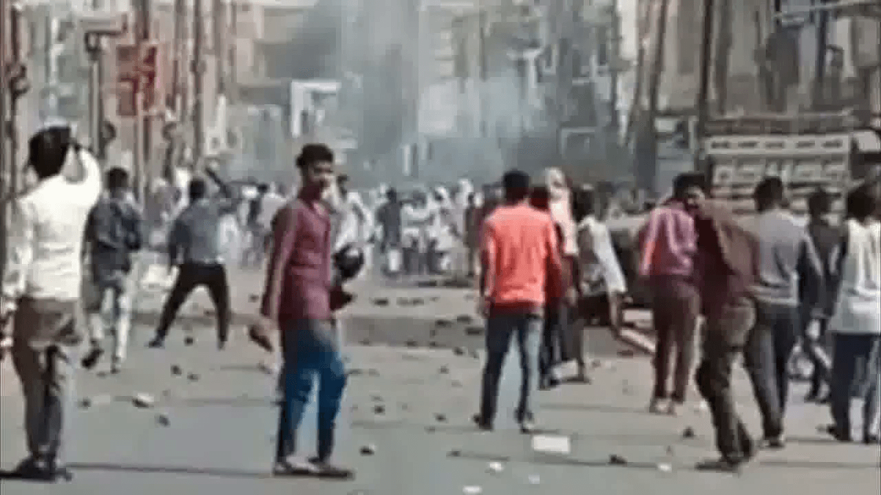कानपुर हिंसा के बाद मुस्लिम धर्मगुरु के बड़े प्रदर्शन के एलान के मद्देनज़र बरेली में लागू किया गया कर्फ्यू #कानपुर_हिंसा