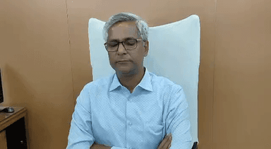 मुरादाबाद जिलाधिकारी शैलेन्द्र कुमार सिंह हर घर तिरंगा के संबंध में जानकारी देते हुए।