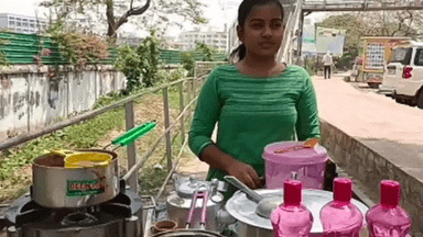 पटना में 'ग्रैजुएट चाय वाली' का नगर निगम ने उठाया स्टॉल, लालू यादव से मिलने के बाद मिला वापस #ग्रैजुएट_चाय
