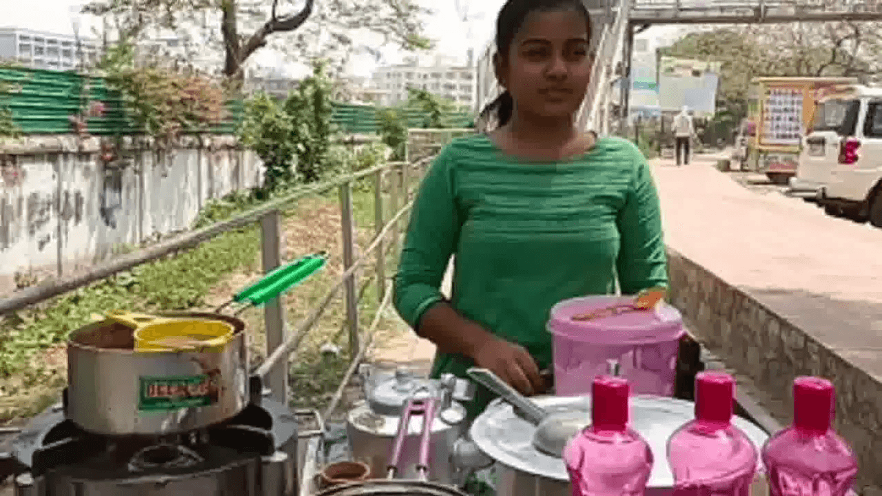 पटना में 'ग्रैजुएट चाय वाली' का नगर निगम ने उठाया स्टॉल, लालू यादव से मिलने के बाद मिला वापस #ग्रैजुएट_चाय