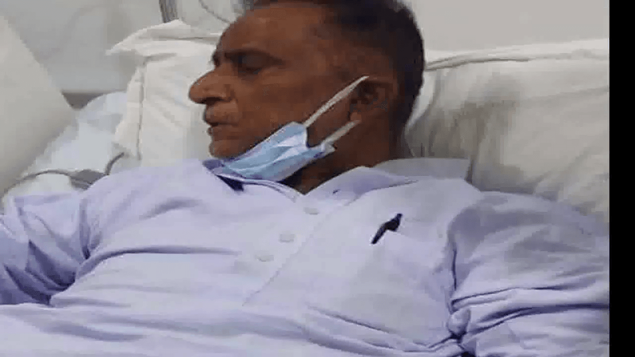 आज़म खान फेफड़ों में संक्रमण की शिकायत के बाद लखनऊ के मेदांता अस्पताल में कराए गए भर्ती #मेदांता_अस्पताल #आज़म_खान