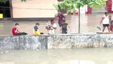 लखनऊ में भारी बारिश के बीच दीवार गिरने से 9 लोगों की मौत के बाद जारी की गई एडवाइज़री #यूपी_बारिश