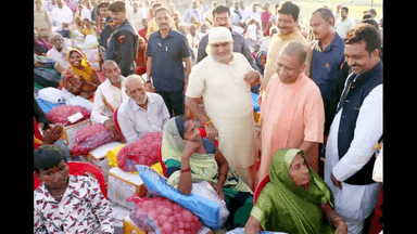 आपदा से किसी की मृत्यु होने पर उनके परिवार को दी जाएगी ₹4 लाख की मदद: महाराजगंज में सीएम योगी #यूपी_बाढ़