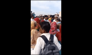 ढांड: गांव खनौदा में ग्रामीणों ने मंगलवार को सरकारी स्कूल के गेट पर ताला जड़ दिया
