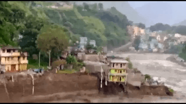 उत्तराखंड के पिथौरागढ़ में बादल फटने के कारण 1 महिला की मौत, जलमग्न हुए 50 घर; वीडियो आया सामने #बाढ़ #पिथौरागढ़