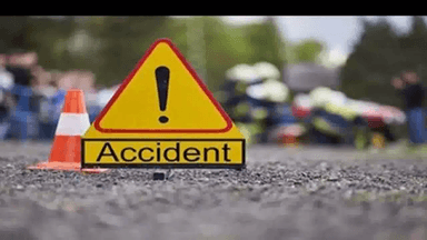 टोंक में अनियंत्रित होकर हाईवे पर खड़े ट्रक से टकराई कार, 4 छात्रों समेत 5 की हुई मौत #सड़क_हादसा