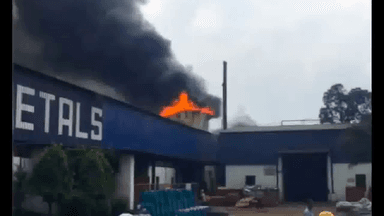 दुर्ग स्थित केमिकल व मेटल फैक्ट्री में लगी आग, फायर ब्रिगेड की 3 गाड़ियों ने 2 घंटे बाद आग पर पाया काबू #आगलगी