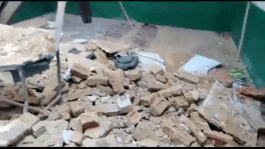 अलीगढ़ के सरकारी स्कूल में गिरी कमरे की छत, वहां पढ़ रहे 5 छात्र हुए घायल #सरकारी_स्कूल #स्कूल_छत