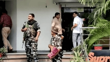 बिहार में गब्बू सिंह के ठिकानों पर आयकर विभाग की छापेमारी में ₹50 लाख नकद हुए बरामद #गब्बू_सिंह #आयकर_छापेमारी