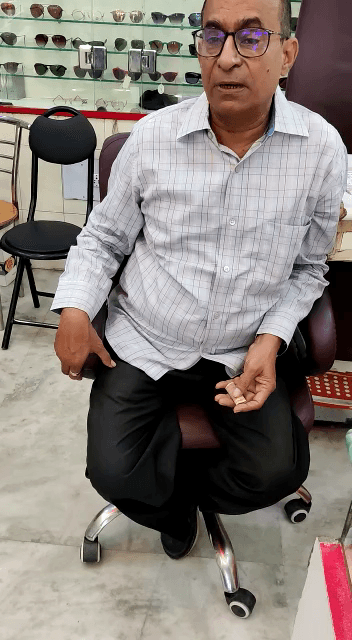 दीपावली के शुभ अवसर पर मायर चश्मा घर मे खरीददारी करने पर आकर्षक उपहार मुफ्त पाए