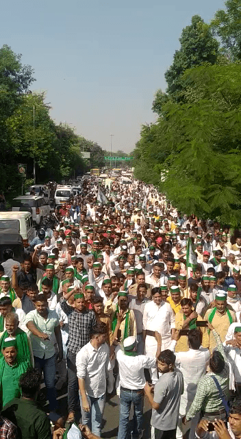 मथुरा प्रशासन की लचर व्यवस्थाओं से तंग किसानों ने घेरा जिलाधिकारी कार्यालय भाकियू 'अ' के हजारों किसानों ने जताया आक्रोश