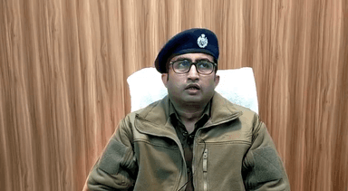 थाना छजलैट ग्राम पोटा में मकान का लेंटर तोड़ते समय अचानक लेंटर के गिरने से 02 मजदूर की उपचार के दौरान मृत्यु हो गई।