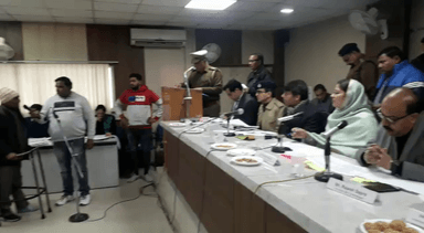 जिला लोक सम्पर्क एवं कष्टï निवारण समिति की बैठक में निपटाएं 11 परिवाद