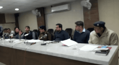 जिला सचिवालय के सभाकक्ष में उपायुक्त राहुल हुड्डïा की अध्यक्षता में जिला सड़क सुरक्षा कमेटी की बैठक हुई