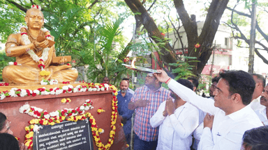 ಬೆಂಗಳೂರು ಉತ್ತರ: ಮಲ್ಲೇಶ್ವರದ ರಾಮಯ್ಯ ಸರ್ಕಲ್ ಬಳಿಯ ಶ್ರೀ ಬಸವೇಶ್ವರ ಪ್ರತಿಮೆಗೆ ಗೌರವ ನಮನ ಸಲ್ಲಿಸಿದ ಅಶ್ವತ್ಥನಾರಾಯಣ