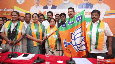 ಬೆಂಗಳೂರು ಉತ್ತರ: ಮಲ್ಲೇಶ್ವರದ ಬಿಜೆಪಿ ಮಾಧ್ಯಮ ಕೇಂದ್ರದಲ್ಲಿ ಮಾಜಿ ಸಚಿವ ಎಂ ಪಿ ಪ್ರಕಾಶ್ ಪುತ್ರಿ, ಮೊಮ್ಮಗ ಬಿಜೆಪಿ ಸೇರ್ಪಡೆ