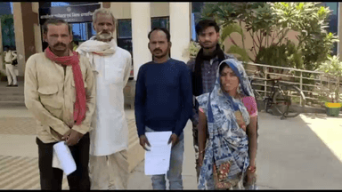 गुना नगर: ग्राम झितिया के ग्रामीणों ने कुटीर की राशि निकालने का सचिव पर लगाया आरोप, कलेक्टर से की शिकायत