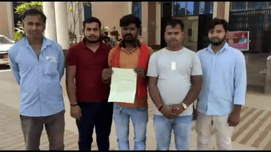 गुना नगर: शहर में गैस पाइप लाइन बिछाने वाले कर्मचारियों को 6 महीने से नहीं मिला वेतन, कलेक्ट्रेट पहुंचकर कलेक्टर से की शिकायत