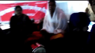 गुना नगर: हनुमान चौराहे पर नगर पालिका के सामने आशा कार्यकर्ताओं ने शुरू की क्रमिक भूख हड़ताल