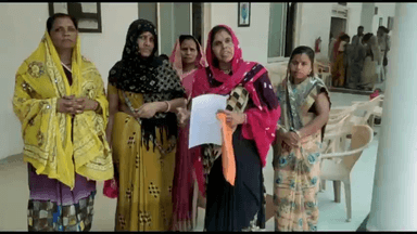 गुना नगर: महावीर पुरा के लोग पानी की समस्या व रोड पर अतिक्रमण से परेशान, महिलाओं ने जिला कलेक्टर को सौंपा ज्ञापन