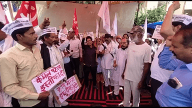 गुना नगर: जंतर मंतर पर यौन शोषण को लेकर धरना दे रही महिला पहलवानों के समर्थन में आए कई संगठन, नगरपालिका के सामने किया प्रदर्शन