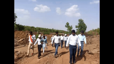 गुना नगर: डिगडोली में निर्मित स्टापडेम का कलेक्टर ने किया निरीक्षण