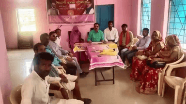 गुना नगर: करौंदी ग्राम पंचायत में  डीईओ द्वारा किया गया मुख्यमंत्री जन सेवा अभियान 2 शिविर का भ्रमण