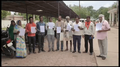 गुना नगर: गांव गोरा में भू-माफियाओं ने जमीन पर किया कब्जा, फरियादी ने कलेक्ट्रेट पहुंचकर प्रशासन से जमीन वापस दिलाने की लगाई गुहार