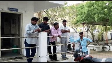 गुना नगर: साडा कॉलोनी के निकट बाइक से जा रहे दंपत्ति डिवाइडर से टकराएं, पत्नी की हुई मौत व पति घायल