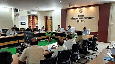 गुना नगर: लाड़ली बहना योजना से लंबित डीबीटी के संबंध में की गयी समीक्षा,
 96 प्रतिशत महिलाओं के खातो में हुआ राशि का अंतरण