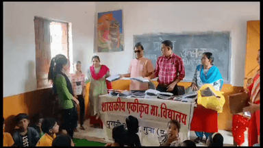 गुना नगर: प्रवेशोत्सव के साथ शुरू हुआ नवीन सत्र ,पुरानी छावनी  विद्यालय में  कक्षा 6 से 8 तक के छात्रों के प्रथम दिन प्रवेश