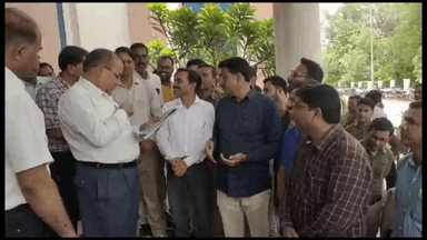 गुना नगर: मप्र पटवारी संघ के आव्हान पर जिला पटवारी संघ ने रैली निकालकर कलेक्टोरेट पहुंचे,मांगों को लेकर पटवारियों ने सौंपा ज्ञापन