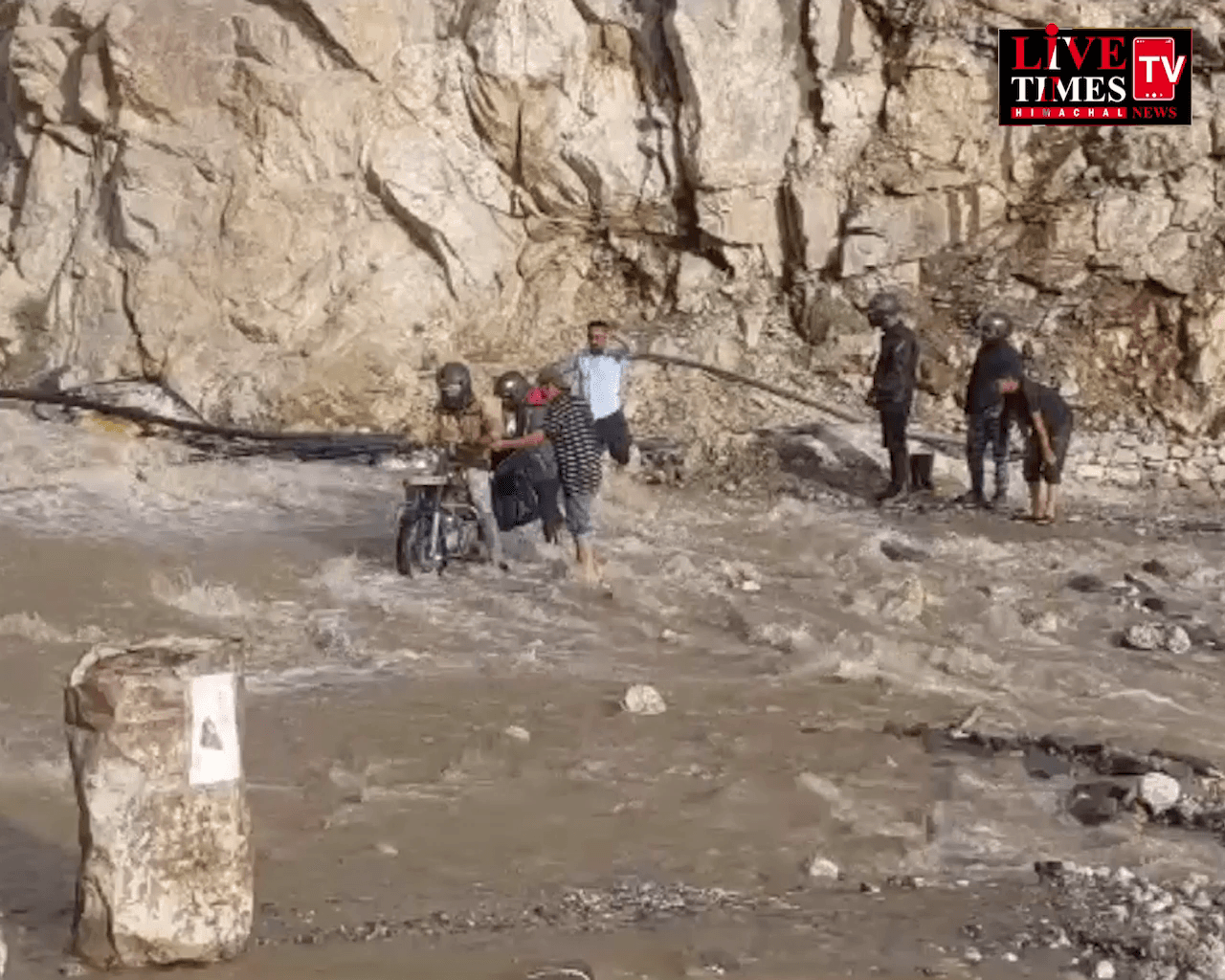 रिकांगपिओ : मालिंग नाला सहित जिले के अधिकांश नाले उफान पर।