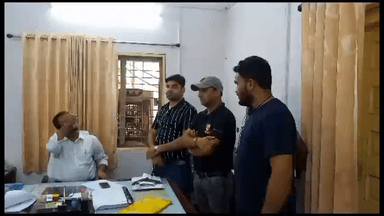 गुना नगर: बार-बार बिजली कटौती से गुना शहर के लोग हैं परेशान, जागरूक ग्रुप ने बिजली कंपनी के उप महाप्रबंधक को सौंपा ज्ञापन