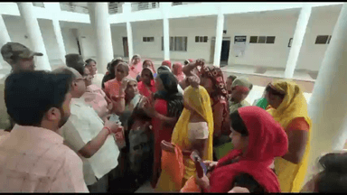 गुना नगर: वार्ड 34 की महिलाएं आवास योजना का लाभ नहीं  मिलने पर पहुंची जनसुनबाई में लगाई लाभ दिलाने की गुहार