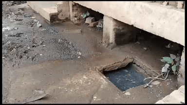 गुना नगर: बारिश के बाद सडक़ों पर नाली की गंदगी, परेशान हो रहे कालापाठा के रहवासी