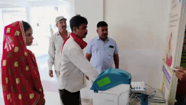 गुना नगर: कलेक्‍ट्रेट कार्यालय गुना में डेमोस्‍ट्रेशन सेंटर में किया गया EVM मशीन का प्रदर्शन