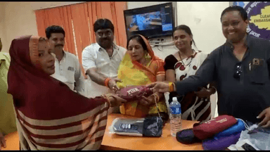 गुना नगर: नगर पालिका द्वारा कर्मचारियों को वितरित किये गए रेनकोट, बारिश के मौसम में कार्य नहीं होगा प्रभावित