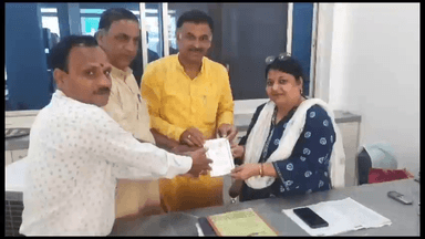 गुना नगर: कल गुना विधानसभा के सम्मेलन में जुटेंगे 5 हजार से अधिक बूथ कार्यकर्ता , बूथ कार्यकर्ताओं को पत्रक देकर किया आमंत्रण