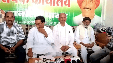 गुना नगर: गायत्री मंदिर के सामने स्थित कांग्रेस जनसंपर्क कार्यालय पर कांग्रेस ने की प्रेस वार्ता