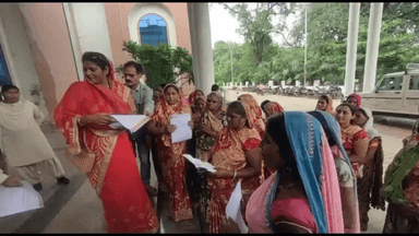 गुना नगर: आंगनवाड़ी कार्यकर्ता संघ ने अपनी 5 सूत्रीय मांगों को लेकर कलेक्ट्रेट में CM के नाम DM को सौंपा ज्ञापन