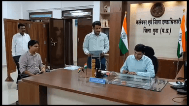 गुना नगर: नवागत कलेक्‍टर तरूण राठी ने किया पदभार ग्रहण,हनुमान टेकरी मंदिर पहुंच पूजा की ,बालाजी सरकार के दर्शन किये