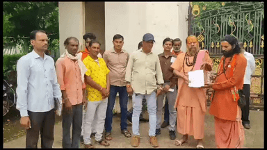 गुना नगर: गायों के लिये समुचित व्यवस्था की मांग को लेकर गौसेवक व अन्य संगठनों ने CM  के नाम DM को सौंपा ज्ञापन