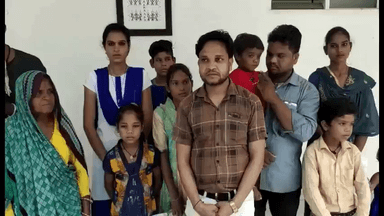 गुना नगर: ग्राम बेहटाघाट निवासी युवक ने गाव के दबंग लोगों की कलेक्टर से की शिकायत ,परिवार हो रहा परेशान